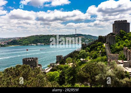 Forteresse de Rumeli (Hissar), détroit du Bosphore du côté européen, Istanbul, district de Sarıyer, Turquie Banque D'Images