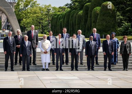 21 mai 2023, Hiroshima, Hiroshima, Japon : HIROSHIMA, JAPON - MAI 21 : (de l'avant L à l'avant R) Secrétaire général de l'Organisation de coopération et de développement économiques (OCDE) Mathias Cormann, Secrétaire général des Nations Unies Antonio Guterres, Premier ministre indien Narendra Modi, Président indonésien Joko Widodo, Premier ministre japonais Fumio Kishida, Président des Comores Azali Assoumani, Premier ministre des Îles Cook, Mark Brown, Kristalina Georgieva, directrice générale du Fonds monétaire international (FMI), et de haut en haut R, directrice exécutive de l'Agence internationale de l'énergie (AIE), Fatih Birol, Wor Banque D'Images