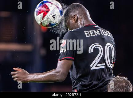 WASHINGTON, DC, ETATS-UNIS - 20 MAI, 2023: D.C. L'avant Uni Christian Benteke (20) dirige le ballon sous la pluie lors d'un match MLS entre D.C United et la Galaxie de Los Angeles sur 20 mai 2023, à Audi Field, à Washington, DC. (Photo de Tony Quinn-Alay Live News) Banque D'Images
