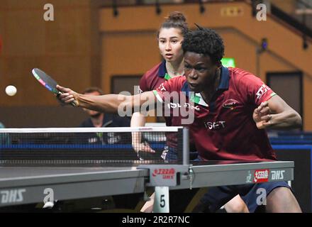 Durban, Afrique du Sud. 20th mai 2023. John Oyebode (R)/Gaia Monfardini, d'Italie, concourt lors de la première série de doubles mixtes entre Wong Chun Ting/Doo Hoi Kem, de Hong Kong en Chine, et John Oyebode/Gaia Monfardini, d'Italie, lors de la finale des Championnats du monde de tennis de table 2023 de l'ITTF à Durban, en Afrique du Sud, en 20 mai 2023. Crédit: Li Yahui/Xinhua/Alamy Live News Banque D'Images