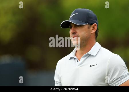 Rochester, Etats-Unis. 20th mai 2023. Brooks Kopeka, des États-Unis, regarde le fairway de 8th trous lors du troisième tour du championnat PGA de 2023 au Oak Hill Country Club de Rochester, New York, samedi, 20 mai 2023. Photo par Aaron Josefczyk/UPI crédit: UPI/Alay Live News Banque D'Images