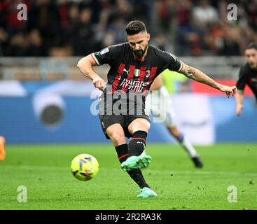Milan, Italie. 20th mai 2023. Olivier Giroud, de l'AC Milan, marque le coup de pied de la pénalité lors de la série italienne Un match de football entre l'AC Milan et la Sampdoria à Milan, en Italie, sur 20 mai 2023. Credit: Daniele Mascolo/Xinhua/Alay Live News Banque D'Images