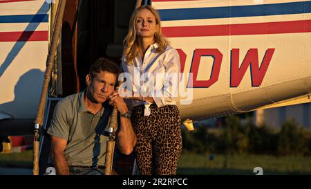 DENNIS QUAID ET HEATHER GRAHAM DANS UNE AILE ET UNE PRIÈRE (2023), SOUS LA DIRECTION DE SEAN MCNAMARA. Crédit: Metro-Goldwyn-Mayer (MGM) / Album Banque D'Images