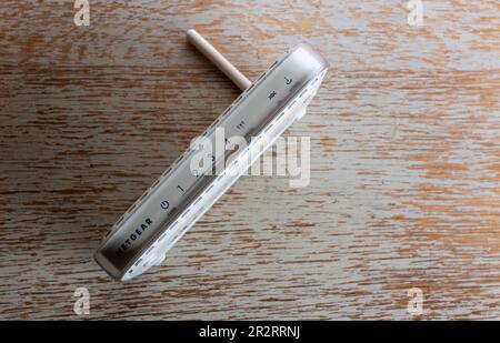 Modem/routeur ADSL sans fil 54 Mbit/s NETGEAR DG834G en plastique blanc attrayant Banque D'Images