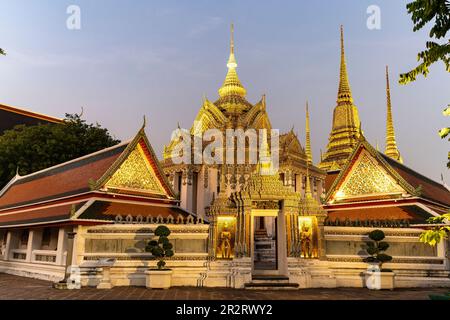 Phra Mondop Bibliothek des buddhistischen Tempel Wat Pho in der Abenddämmerung, Bangkok, Thaïlande, Asien | Phra Mondop Scripture Hall at the Buddh Banque D'Images