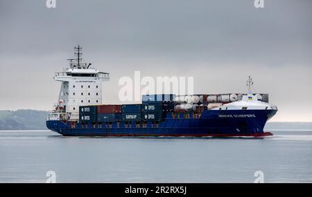 Cobh, Cork, Irlande, 21st mai 2023. Le conteneur Henrike Schepers passe Cobh en route vers les Docks de Tivoli à Cork, en Irlande. - Crédit; David Creedon / Alamy Live News Banque D'Images