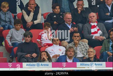 Arjen Robben, Frank Ribery, Joachim Jogi Löw, ancien entraîneur-chef du DFB, Karl-Heinz RUMMENIGGE (PDG, Vorstandsvorsitzender FCB AG) Uli HOENESS (ancien président de la FCB), Ehrenpräsident, dans le match FC BAYERN MUENCHEN - RB LEIPZIG 1-3 1.Ligue allemande de football sur 20 mai 2023, Allemagne. Saison 2022/2023, match jour 33, 1.Bundesliga, FCB, München, 33.balise Spieltag. © Peter Schatz / Alamy Live News - LE RÈGLEMENT DFL INTERDIT TOUTE UTILISATION DE PHOTOGRAPHIES comme SÉQUENCES D'IMAGES et/ou QUASI-VIDÉO - Credit: Peter Schatz/Alamy Live News Banque D'Images