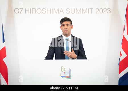 Le Premier ministre Rishi Sunak tient une conférence de presse à la fin du Sommet de G7 à Hiroshima, au Japon. Date de la photo: Dimanche 21 mai 2023. Banque D'Images