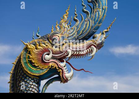 Chef de Naga à Wat Rong Suea Ten, Chiang Rai, Thaïlande. Banque D'Images