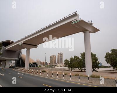 Creek station de métro Dubaï avec voie surélevée inachevée, avec travaux de construction arrêtés Banque D'Images