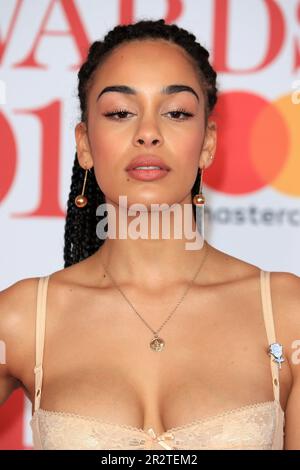 Londres, Royaume-Uni. 21st févr. 2018. Jorja Smith assiste aux BRIT Awards 2018 à l'Arena O2 de Londres, en Angleterre. (Photo de Fred Duval/SOPA Images/Sipa USA) crédit: SIPA USA/Alay Live News Banque D'Images