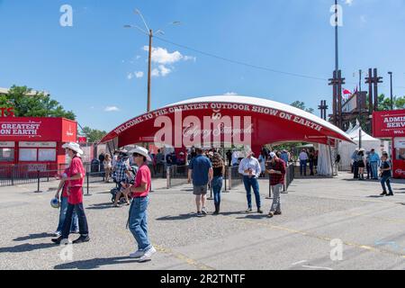 Calgary, Alberta, Canada-août 2022; porte d'entrée du Stampede Park pour le Stampede de Calgary, le plus grand spectacle extérieur sur terre, avec rodéo et mandrin Banque D'Images