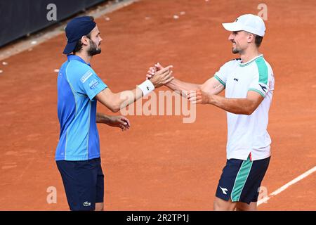 Rome, Italie. 21st mai 2023. Hugo Nys de Monaco et Jan Zielinski de Pologne célèbrent après la finale du double contre Robin Haase et Botic Van de Zandschulp de pays-Bas au tournoi de tennis Internazionali BNL d'Italia à Foro Italico à Rome, Italie sur 21 mai 2023. Credit: Insidefoto di andrea staccioli/Alamy Live News Banque D'Images