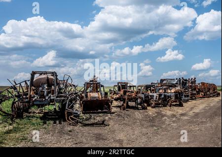 Velyka Oleksandrivka, Oblast de Kherson, Ukraine. 19th mai 2023. Matériel agricole détruit pendant la guerre russe - Ukraine dans une ferme à Velyka Oleksandrivka, Ukraine. (Credit image: © Michael Brochstein/ZUMA Press Wire) USAGE ÉDITORIAL SEULEMENT! Non destiné À un usage commercial ! Banque D'Images