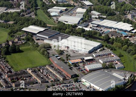 Vue aérienne de la zone industrielle de Cannon Way (y compris le Royal Mail Depot) et de l'entrepôt de UK Greetings Ltd, Dewsbury, West Yorkshire Banque D'Images