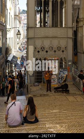 La base de l'ascenseur de Santa Justa dans le quartier du Chiado de Lisbonne a été construite en 1902 Banque D'Images