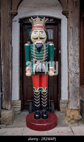 Figurine de soldat au magasin de Noël de casse-noisette, Henley Street, Stratford-upon-Avon, Warwickshire, Angleterre, ROYAUME-UNI Banque D'Images