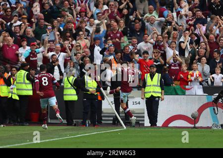 Stade de Londres, Londres, Royaume-Uni. 21st mai 2023. Premier League football, West Ham United versus Leeds United ; Manuel Lanzini de West Ham United célèbre son but dans les 90 4th minutes de 3-1. Crédit : action plus Sports/Alamy Live News Banque D'Images