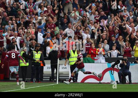 Stade de Londres, Londres, Royaume-Uni. 21st mai 2023. Premier League football, West Ham United versus Leeds United ; Manuel Lanzini de West Ham United célèbre son but dans les 90 4th minutes de 3-1. Crédit : action plus Sports/Alamy Live News Banque D'Images