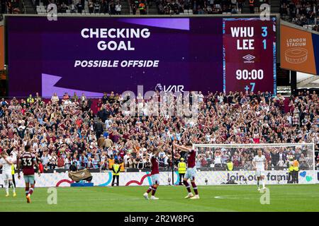 Londres, Royaume-Uni. 21st mai 2023. VAR confirme le troisième but de West Ham United marqué par Manuel Lanzini de West Ham United . Match de la Premier League, West Ham Utd / Leeds Utd au stade de Londres, parc olympique Queen Elizabeth à Londres, le dimanche 21st mai 2023 . Cette image ne peut être utilisée qu'à des fins éditoriales. Usage éditorial seulement photo de Lewis Mitchell/Andrew Orchard sports photographie/Alamy Live News crédit: Andrew Orchard sports photographie/Alamy Live News Banque D'Images