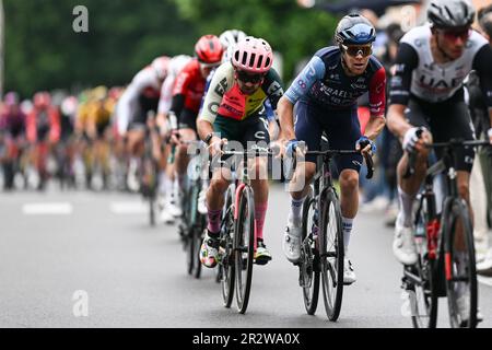 Bergame, Italie. 21st mai 2023. BERGAME, ITALIE - MAI 21: Ben Healy d'Irlande et l'équipe EF Education-EasyPost et Simon Clarke d'Australie et l'équipe Israël se disputent la sécessionniste lors de la Giro d'Italia 2023 106th, étape 15 a 195km de Seregno à Bergame/#UCIWT/on 21 mai 2023 à Seregno, Italie. Photo Tiziano Ballabio crédit: Live Media Publishing Group/Alay Live News Banque D'Images