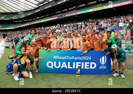 L'Australie célèbre les qualifications pour les sept de rugby aux Jeux olympiques de 2024 après le match 37 de la série mondiale de rugby à sept de HSBC au stade de Twickenham, Londres. Date de la photo: Dimanche 21 mai 2023. Banque D'Images