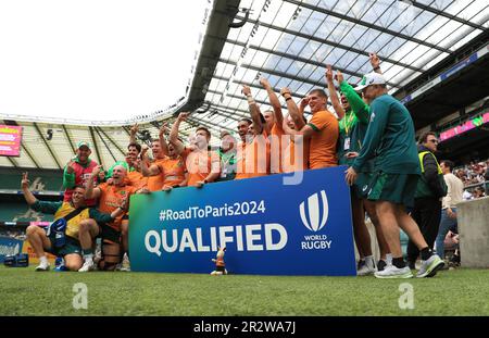 L'Australie célèbre les qualifications pour les sept de rugby aux Jeux olympiques de 2024 après le match 37 de la série mondiale de rugby à sept de HSBC au stade de Twickenham, Londres. Date de la photo: Dimanche 21 mai 2023. Banque D'Images