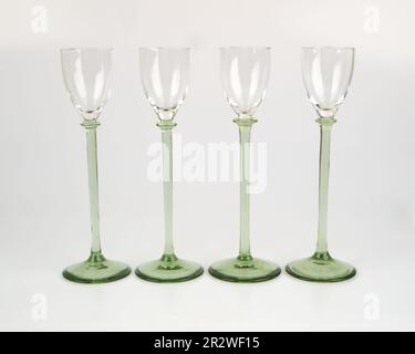 5 Antique 1900-10s verres à liqueur Art nouveau rheinische glashutten et conçu Banque D'Images