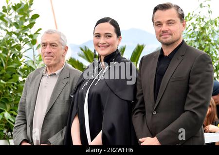 Cannes, France. 21st mai 2023. Robert de Niro, Lily Gladstone und Leonardo DiCaprio beim Photocall zum Kinofilm 'Killers of the Flower Moon' auf dem Festival de Cannes 2023/76. Internationale Filmfestspiele von Cannes am Palais des Festivals. Cannes, 21.05.2023 crédit: Geisler-Fotopress GmbH/Alay Live News Banque D'Images