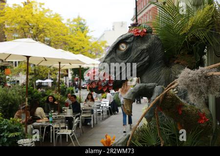 Londres, Royaume-Uni. 21 mai 2023. Papouelli Londres. Le festival Belgravia in Bloom aura lieu à partir de 22-29 mai. De retour pour la huitième fois avec le thème 'Into the Wild', le festival verra Belgravia s'animer avec des installations florales incroyables. Les installations florales locales coïncident avec le RHS Chelsea Flower Show annuel. Credit: Waldemar Sikora/Alay Live News Banque D'Images