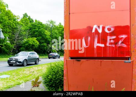 Anti zone à émission ultra faible aucun graffiti ULEZ sur la route A21 en direction de Londres près d'Orpington dans le Kent. Banque D'Images