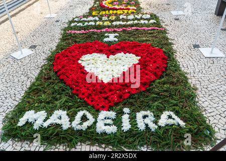 Festival des fleurs de Madère. Bouquets de fleurs et compositions ornent les rues et les places de la capitale - Funchal. Portugal Banque D'Images