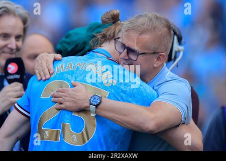 Erling Haaland #9 de Manchester City Enjoes est le père Alf Inge Haaland après le match de première ligue Manchester City vs Chelsea au Etihad Stadium, Manchester, Royaume-Uni, 21st mai 2023 (photo de Conor Molloy/News Images) Banque D'Images