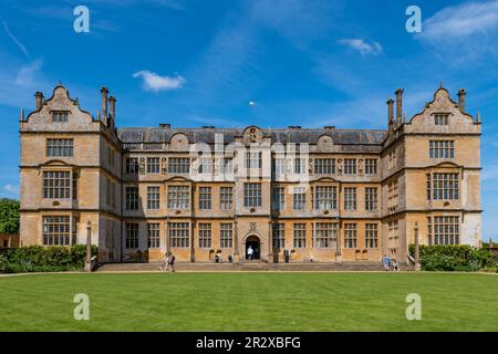 Montacute, Royaume-Uni. Dimanche 21 mai 2023. Les gens qui profitent du soleil d'été à la Maison de Montacute dans le Somerset. Credit: Thomas Faull/Alamy Live News Banque D'Images