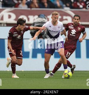 Turin, Italie. 21st mai 2023. Antonin Barak, de l'ACF Fiorentina, prend Samuel Ricci et Ricardo Rodriguez, du Torino FC, pendant le match de la série A au Stadio Grande Torino, Turin. Crédit photo à lire: Jonathan Moscrop/Sportimage crédit: Sportimage Ltd/Alay Live News Banque D'Images