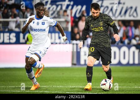 Auxerre, France, France. 21st mai 2023. Gideon MENSAH d'Auxerre et Lionel (Léo) MESSI du PSG lors du match de Ligue 1 entre AJ Auxerre et Paris Saint-Germain (PSG) au stade Abbe-Deschamps sur 21 mai 2023 à Auxerre, France. (Credit image: © Matthieu Mirville/ZUMA Press Wire) USAGE ÉDITORIAL SEULEMENT! Non destiné À un usage commercial ! Crédit : ZUMA Press, Inc./Alay Live News Banque D'Images