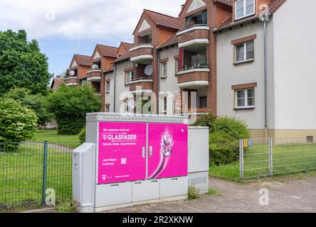 Boîte de distribution pour la technologie de la fibre optique, Internet rapide, de Deutsche Telekom, dans une zone résidentielle de Bottrop-Eigen, NRW, Allemagne. Banque D'Images