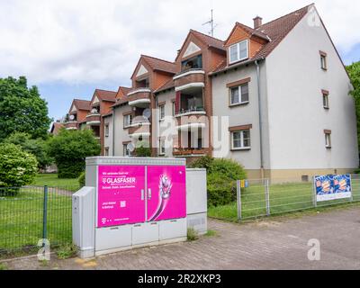 Boîte de distribution pour la technologie de la fibre optique, Internet rapide, de Deutsche Telekom, dans une zone résidentielle de Bottrop-Eigen, NRW, Allemagne. Banque D'Images