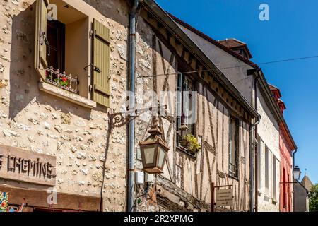 Provins, France - 31 mai 2020 : bâtiments et maisons typiques de la ville de Provins, village médiéval près de Paris Banque D'Images