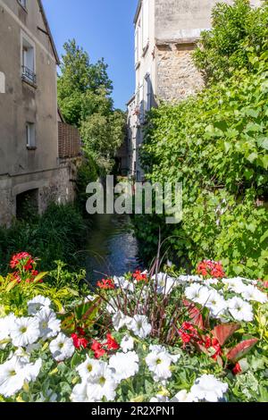 Provins, France - 31 mai 2020 : bâtiments et maisons typiques de la ville de Provins, village médiéval près de Paris Banque D'Images