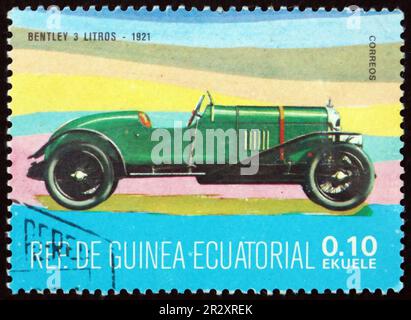 GUINÉE ÉQUATORIALE - VERS 1977: Un timbre imprimé en Guinée équatoriale montre Bentley 3L - 1921, voiture d'époque, vers 1977 Banque D'Images