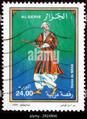 ALGÉRIE - VERS 1999: Un timbre imprimé en Algérie montre Mzab, Folk Dance, vers 1999 Banque D'Images