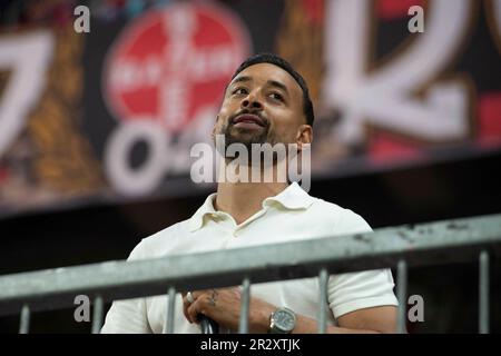 Leverkusen, Allemagne. 21st mai 2023. Karim BELLARABI dit au revoir aux fans Soccer 1st Bundesliga 33rd Match day Bayer 04 Leverkusen (LEV) - Borussia Monchengladbach (MG) 2: le 05/21/2022 dans le BayArena Leverkusen/ Allemagne. #La réglementation DFL interdit toute utilisation de photographies comme séquences d'images et/ou quasi-vidéo # crédit: dpa/Alay Live News Banque D'Images