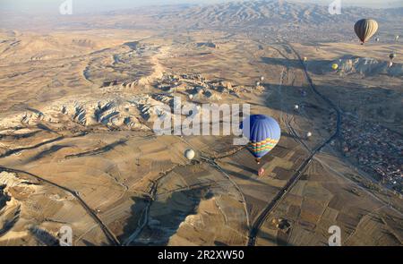 Vol en montgolfière au-dessus de la Cappadoce Banque D'Images