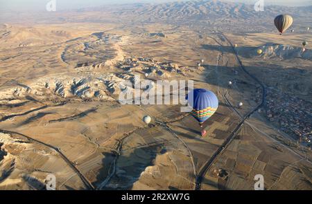 Vol en montgolfière au-dessus de la Cappadoce Banque D'Images