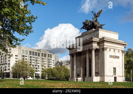 LONDRES - 3 NOVEMBRE : Monument à Wellington au milieu du rond-point Hyde Park Corner à Londres le 3 novembre 2013 Banque D'Images