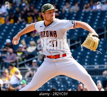 Pittsburgh, États-Unis. 21st mai 2023. Le pichet de secours des Diamondbacks d'Arizona Kevin Ginkel (37) termine le neuvième tirage de la victoire des Diamondbacks 8-3 contre les Pirates de Pittsburgh au parc PNC le dimanche 21 mai 2023 à Pittsburgh. Photo par Archie Carpenter/UPI crédit: UPI/Alay Live News Banque D'Images