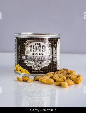 Boîte de 1949 arachides de marque Nut Co., sel de mer et poivre, un produit spécial d'arachide. ÉTATS-UNIS. Banque D'Images