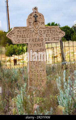 1920s pierre tombale écrite en espagnol dans le cimetière de Galisteo, Nouveau-Mexique, Etats-Unis Banque D'Images