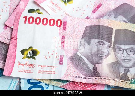 Billets indonésiens d'une valeur de 100 000 000 IDR Rupiah. Billets de roupie émis en 2022 Banque D'Images